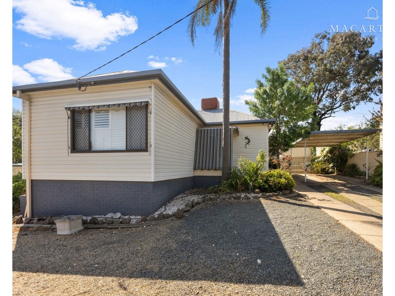 156 Macleay Street, Mount Austin NSW 2650