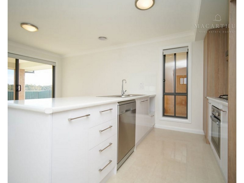 2/11 Gimlet Place, Forest Hill NSW 2651