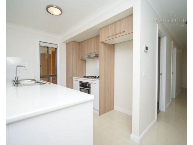 2/11 Gimlet Place, Forest Hill NSW 2651
