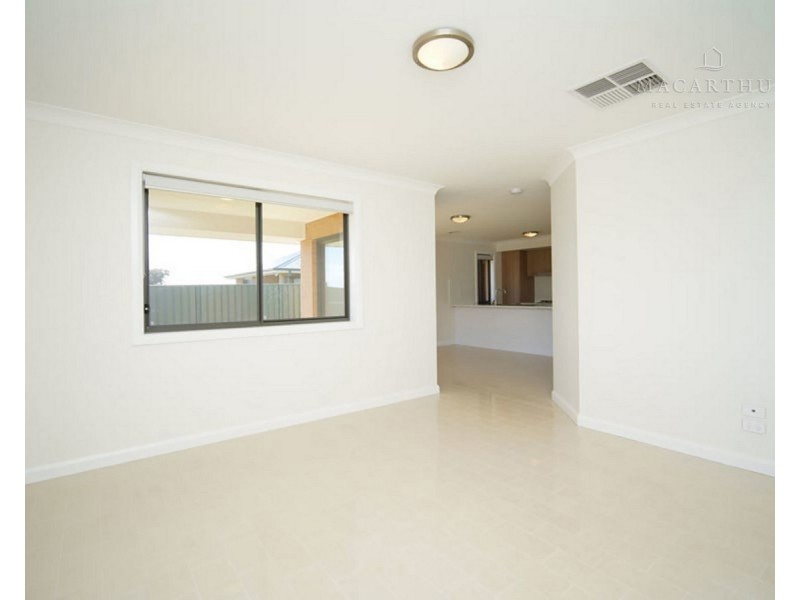 2/11 Gimlet Place, Forest Hill NSW 2651