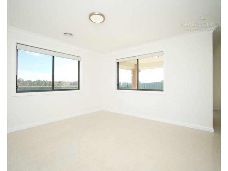 2/11 Gimlet Place, Forest Hill NSW 2651