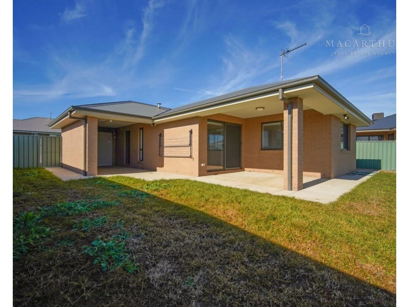 2/11 Gimlet Place, Forest Hill NSW 2651