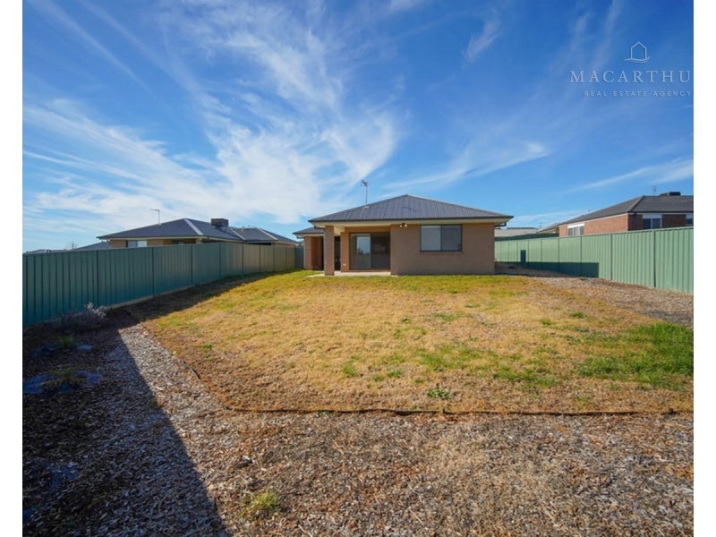 2/11 Gimlet Place, Forest Hill NSW 2651