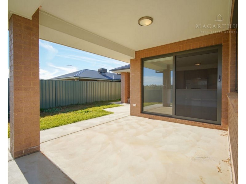 2/11 Gimlet Place, Forest Hill NSW 2651