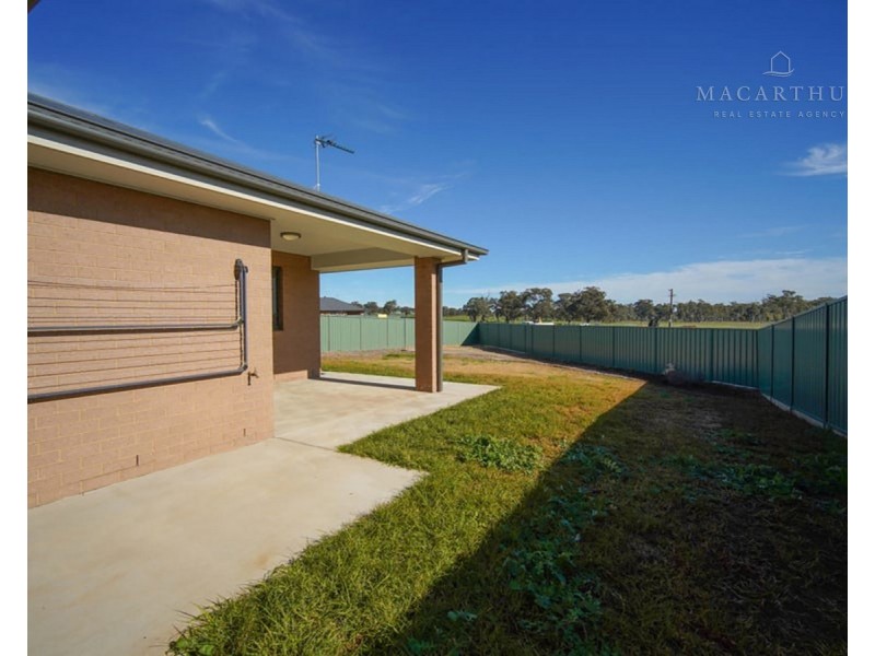 2/11 Gimlet Place, Forest Hill NSW 2651