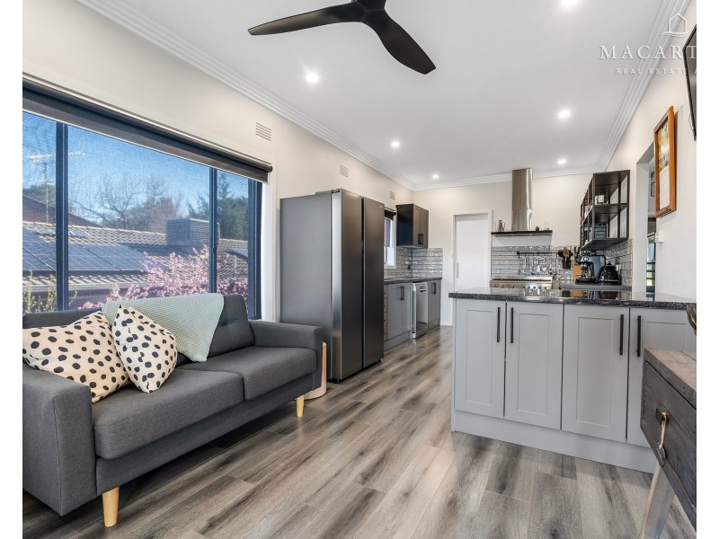 11 Bellevue Parade, Kooringal NSW 2650