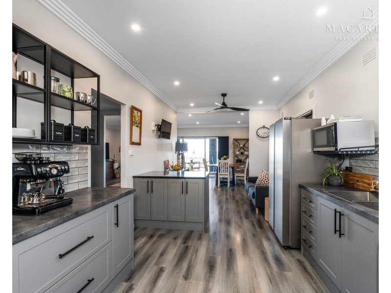 11 Bellevue Parade, Kooringal NSW 2650