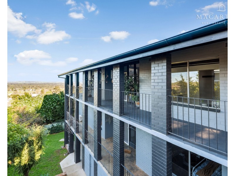 11 Bellevue Parade, Kooringal NSW 2650