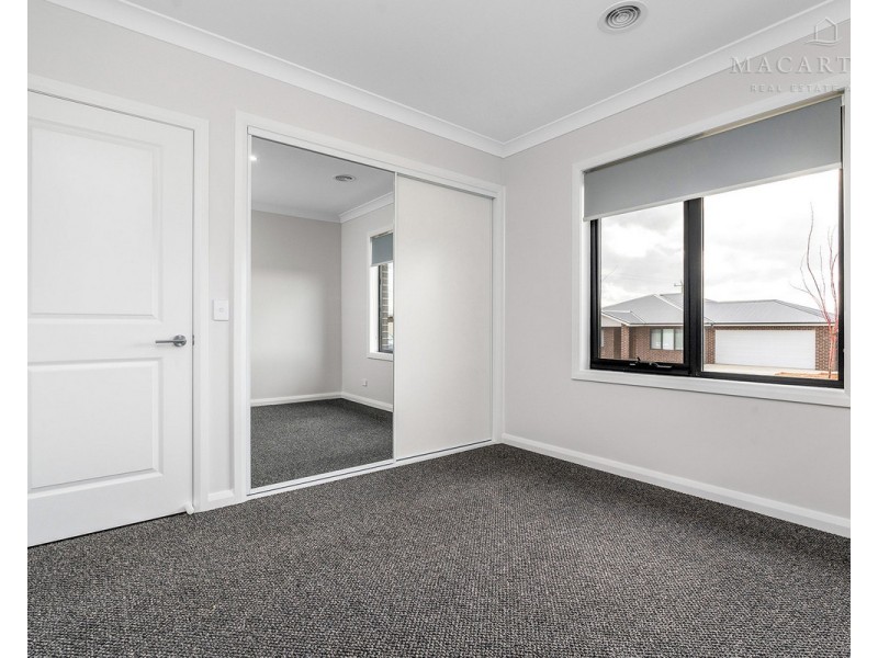 3 Edgar Place, Gobbagombalin NSW 2650