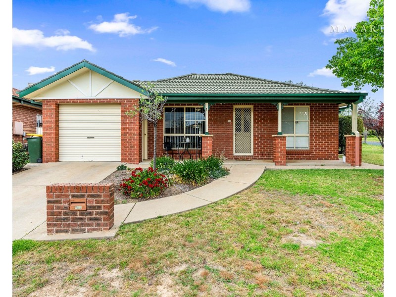 1/4 Nunkeri Street, Glenfield Park NSW 2650