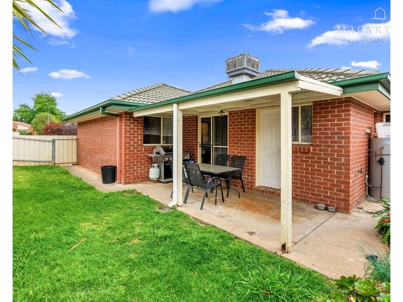 1/4 Nunkeri Street, Glenfield Park NSW 2650