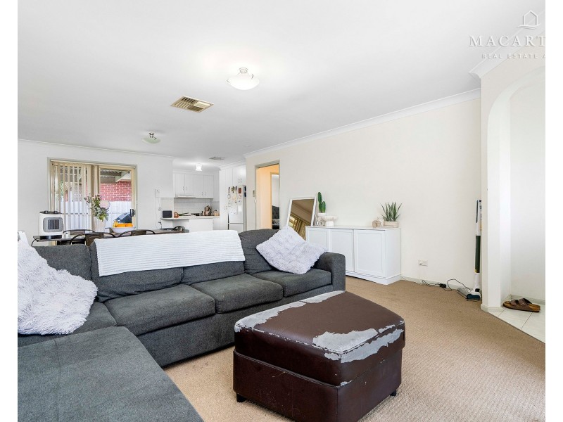 1/4 Nunkeri Street, Glenfield Park NSW 2650