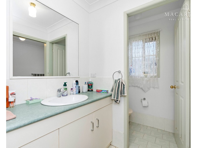 1/4 Nunkeri Street, Glenfield Park NSW 2650