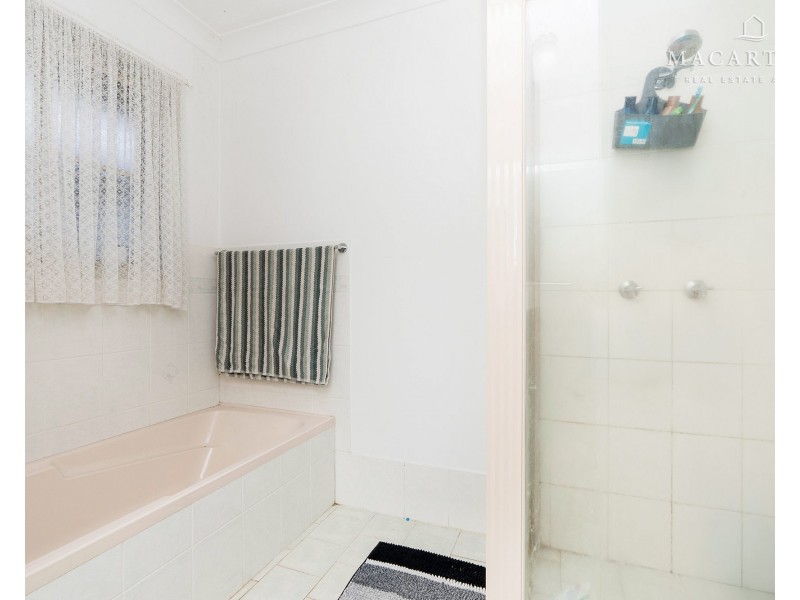 1/4 Nunkeri Street, Glenfield Park NSW 2650