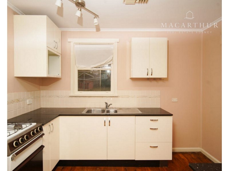27 Gilmore Avenue, Mount Austin NSW 2650