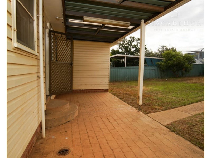 27 Gilmore Avenue, Mount Austin NSW 2650