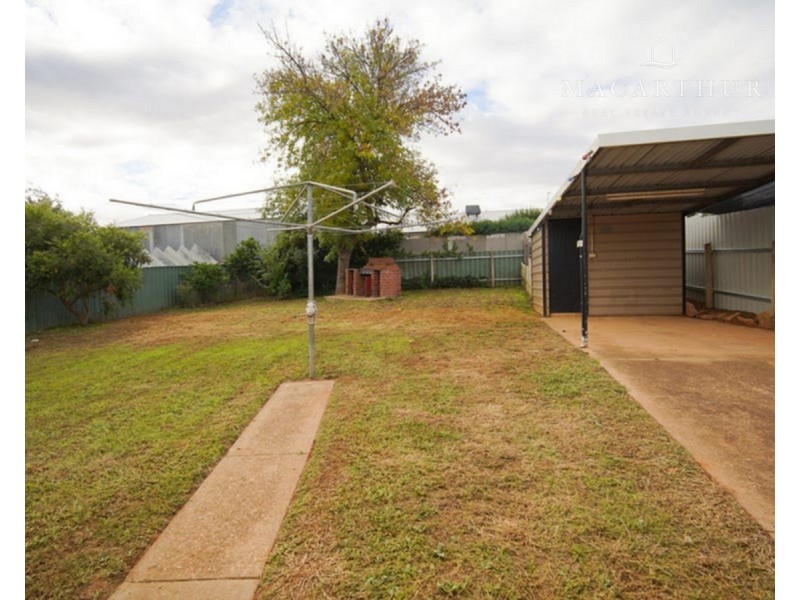 27 Gilmore Avenue, Mount Austin NSW 2650
