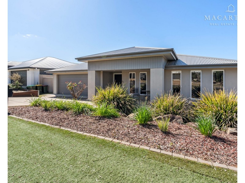 26 Barton Avenue, Lloyd NSW 2650