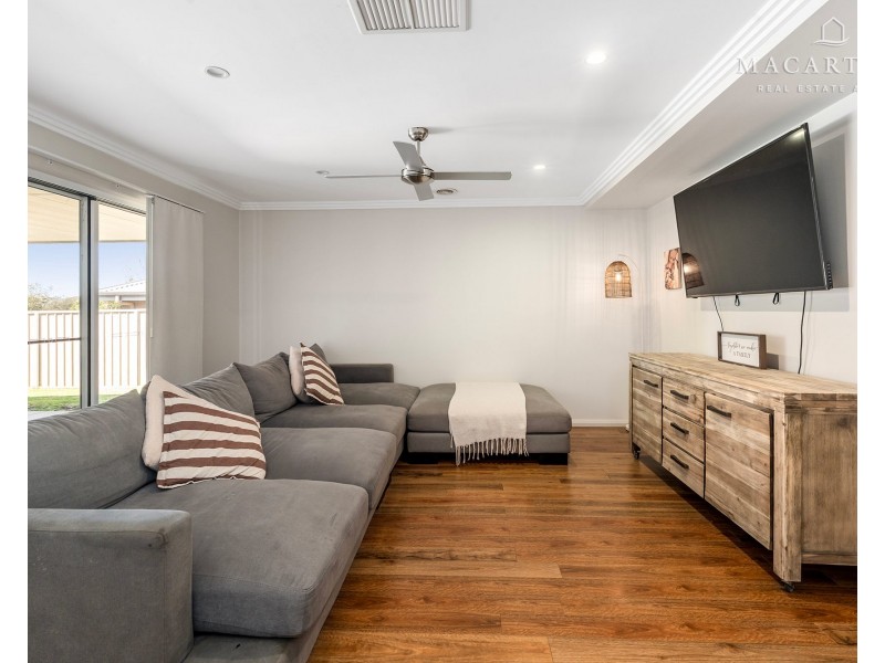 26 Barton Avenue, Lloyd NSW 2650