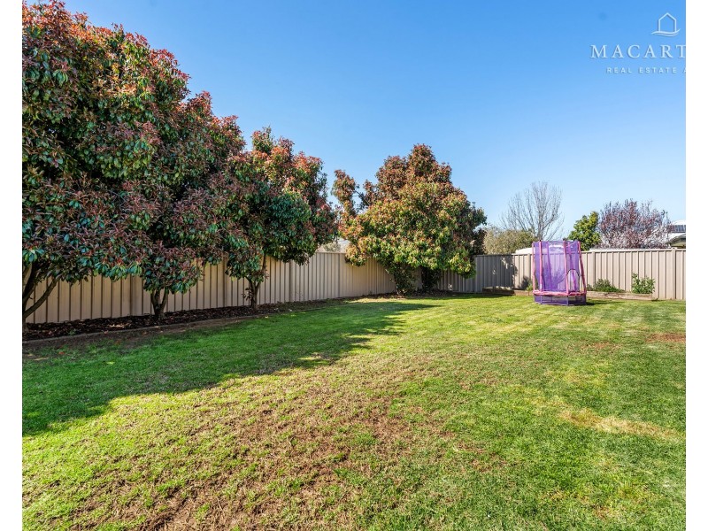 26 Barton Avenue, Lloyd NSW 2650