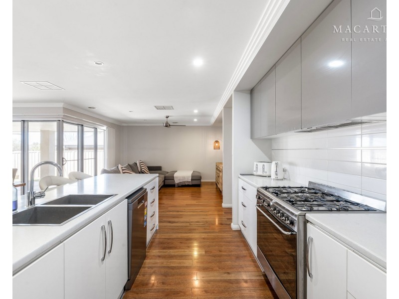 26 Barton Avenue, Lloyd NSW 2650