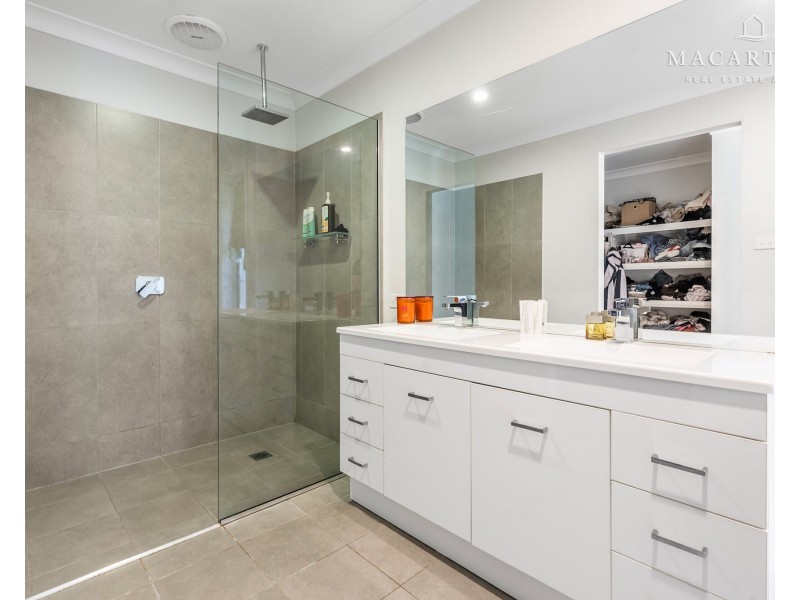26 Barton Avenue, Lloyd NSW 2650