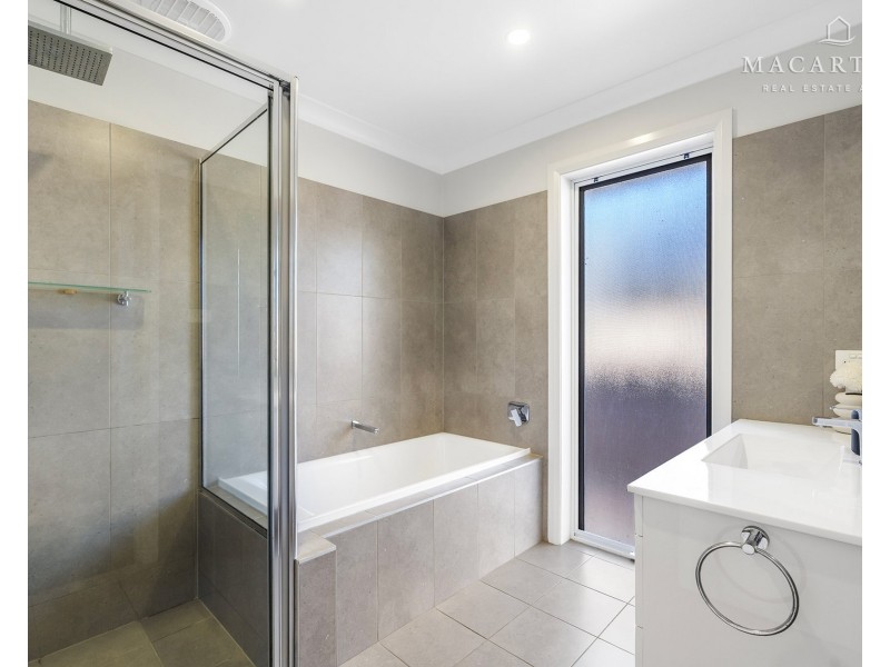 26 Barton Avenue, Lloyd NSW 2650