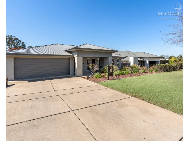 26 Barton Avenue, Lloyd NSW 2650