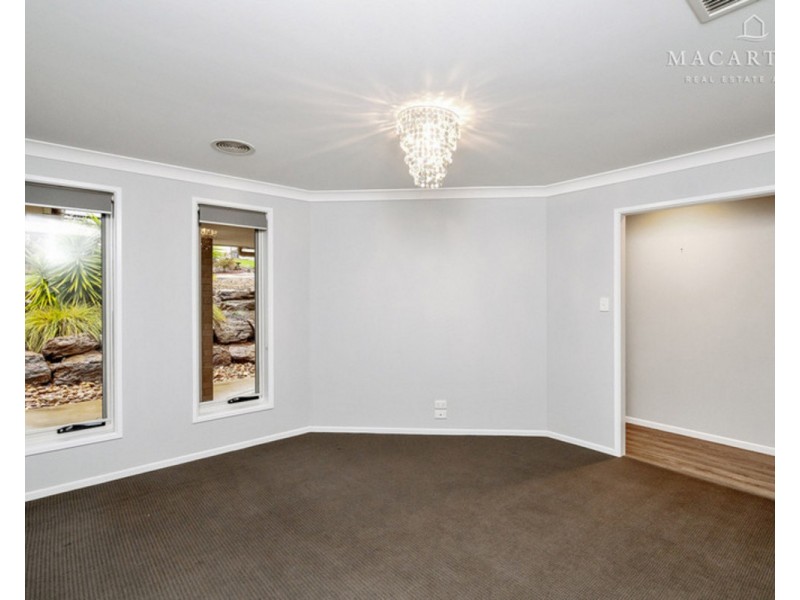 27 Clifton Street, Bourkelands NSW 2650