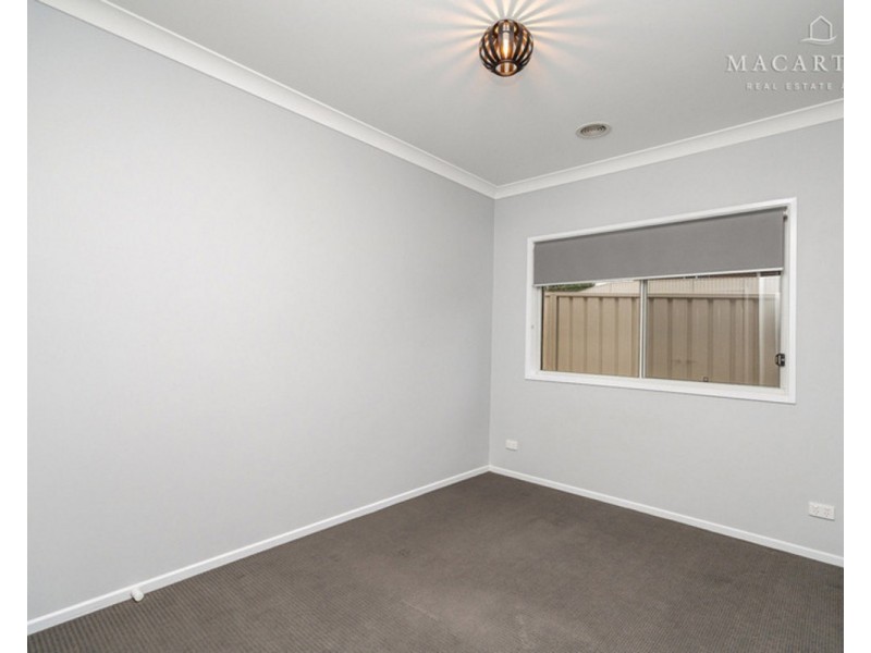 27 Clifton Street, Bourkelands NSW 2650