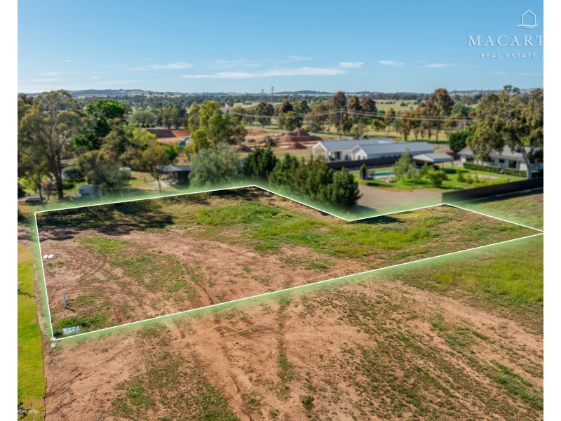 26 Geebung Loop, Lake Albert NSW 2650