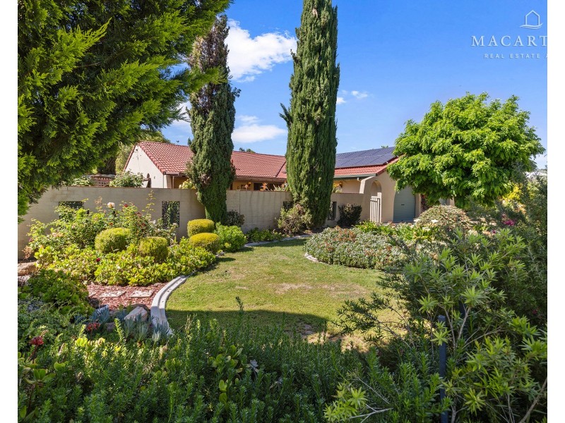 74 Balmoral Cresent, Lake Albert NSW 2650
