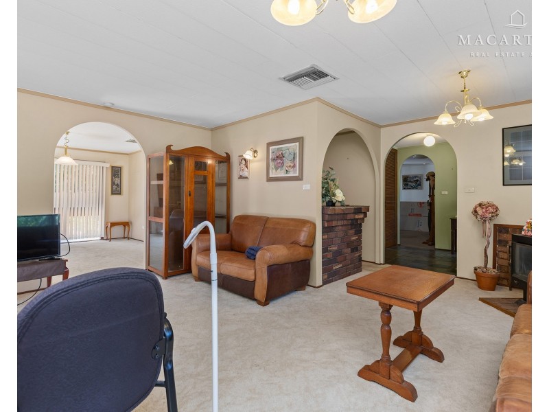 74 Balmoral Cresent, Lake Albert NSW 2650