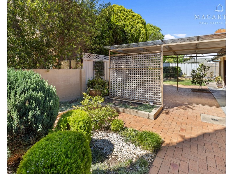 74 Balmoral Cresent, Lake Albert NSW 2650