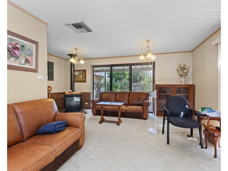 74 Balmoral Cresent, Lake Albert NSW 2650