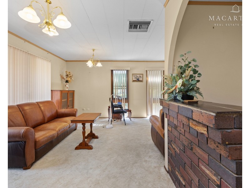 74 Balmoral Cresent, Lake Albert NSW 2650