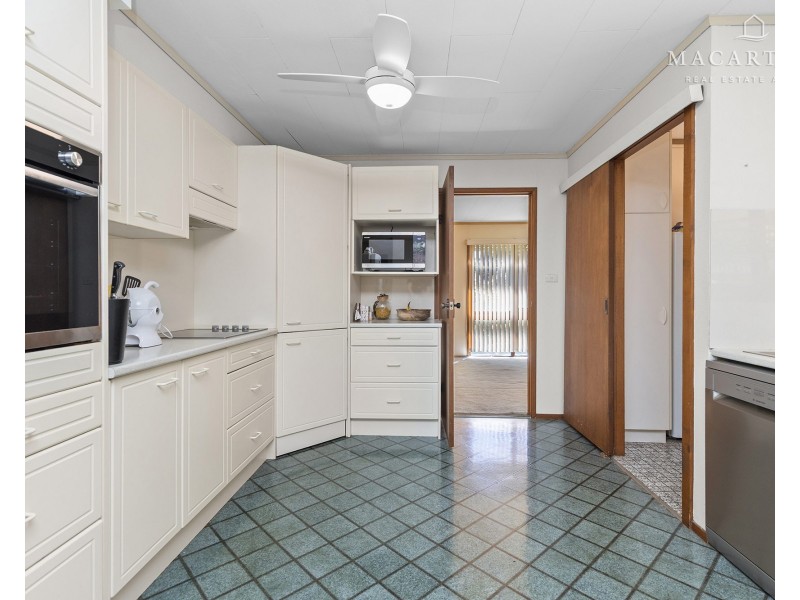 74 Balmoral Cresent, Lake Albert NSW 2650