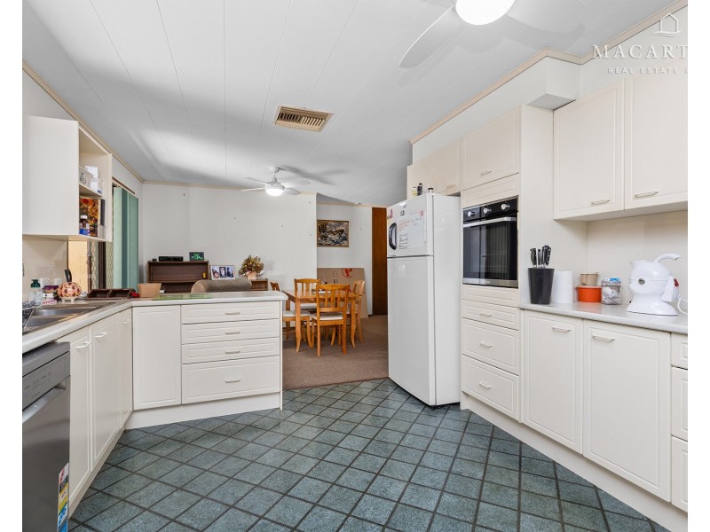 74 Balmoral Cresent, Lake Albert NSW 2650