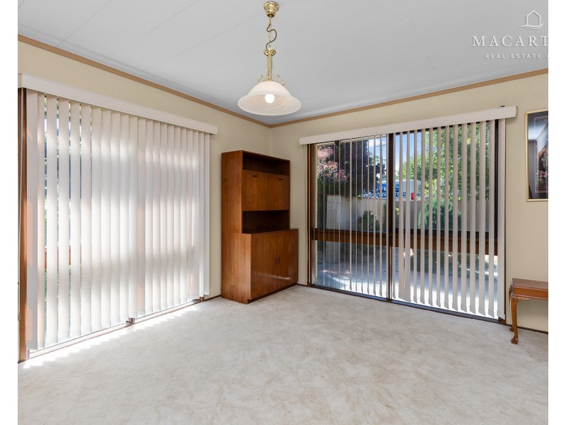 74 Balmoral Cresent, Lake Albert NSW 2650