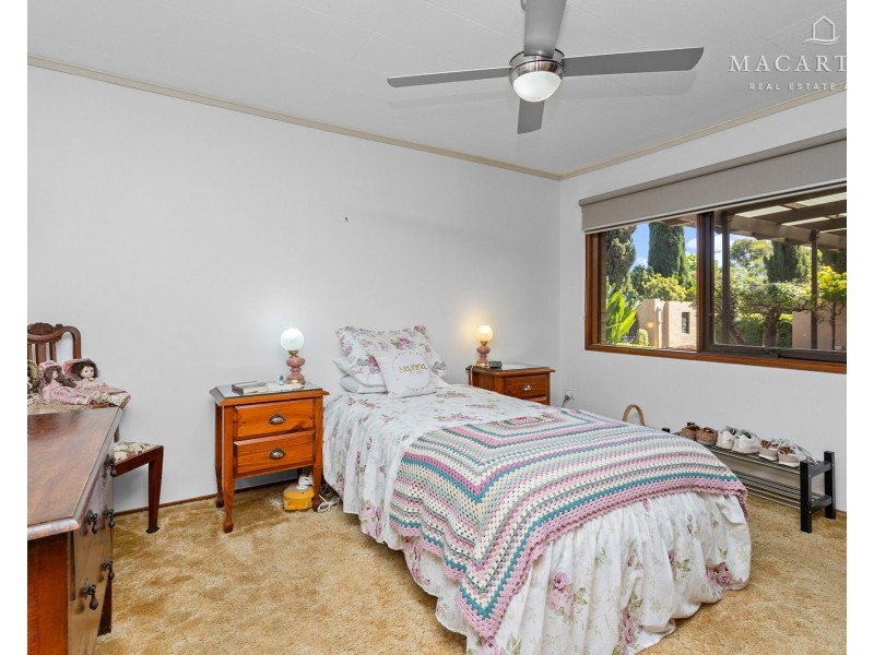 74 Balmoral Cresent, Lake Albert NSW 2650