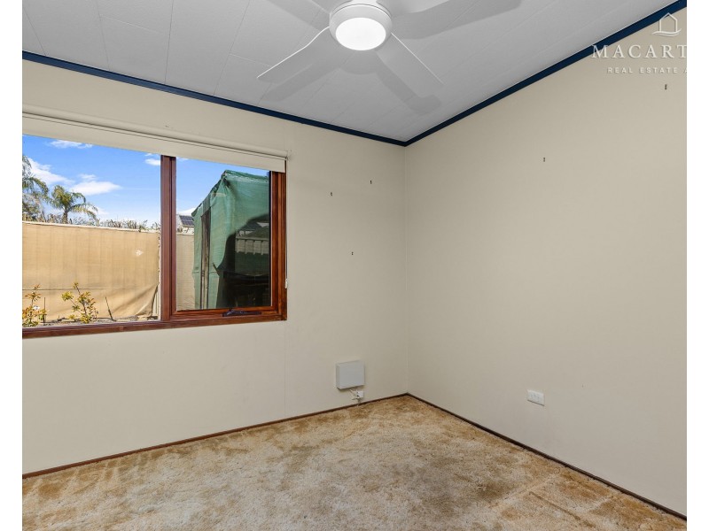 74 Balmoral Cresent, Lake Albert NSW 2650