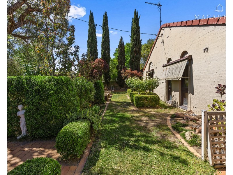 74 Balmoral Cresent, Lake Albert NSW 2650