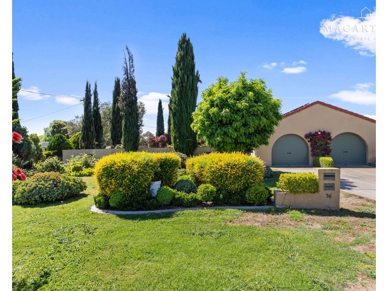 74 Balmoral Cresent, Lake Albert NSW 2650