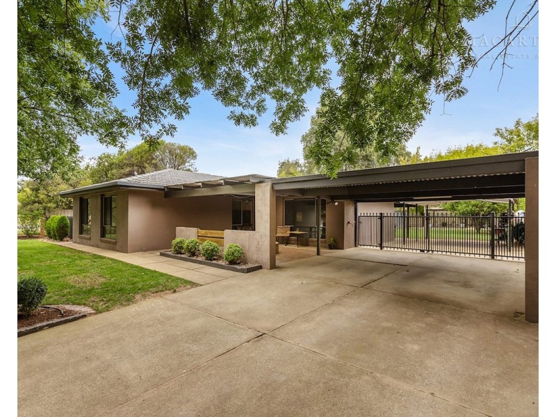 4 Gunyah Place, Glenfield Park NSW 2650