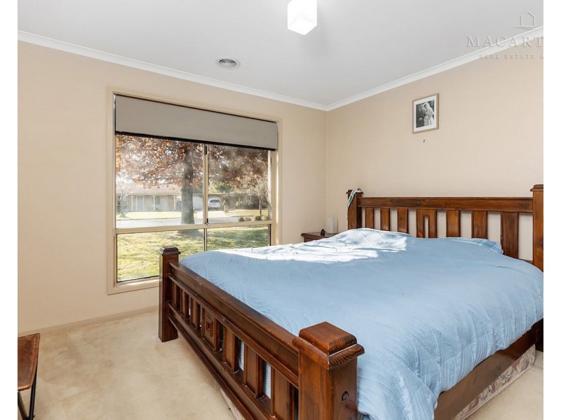 4 Gunyah Place, Glenfield Park NSW 2650