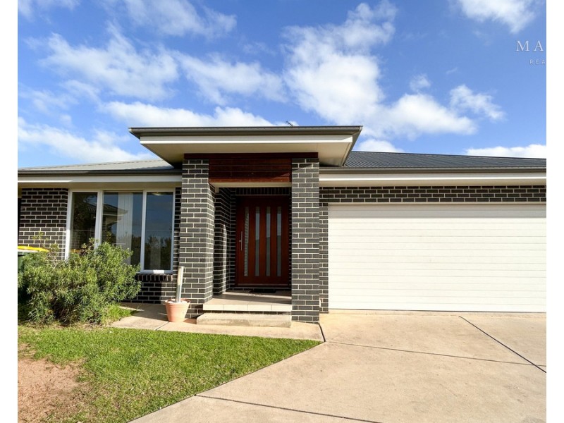 3/15 Murndal Place, Bourkelands NSW 2650