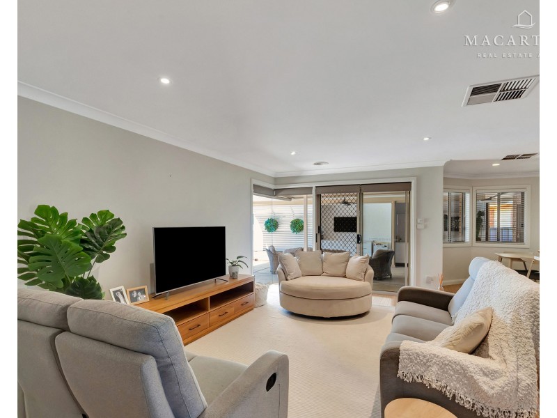 18 Gidgee Place, Glenfield Park NSW 2650