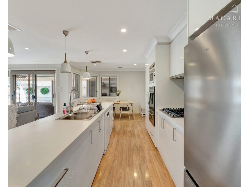 18 Gidgee Place, Glenfield Park NSW 2650