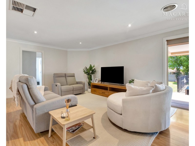 18 Gidgee Place, Glenfield Park NSW 2650