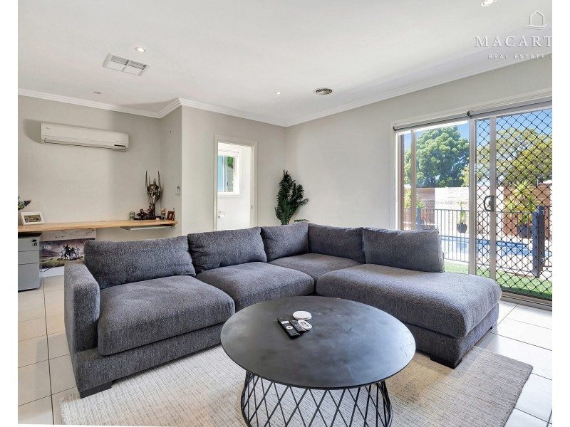 18 Gidgee Place, Glenfield Park NSW 2650